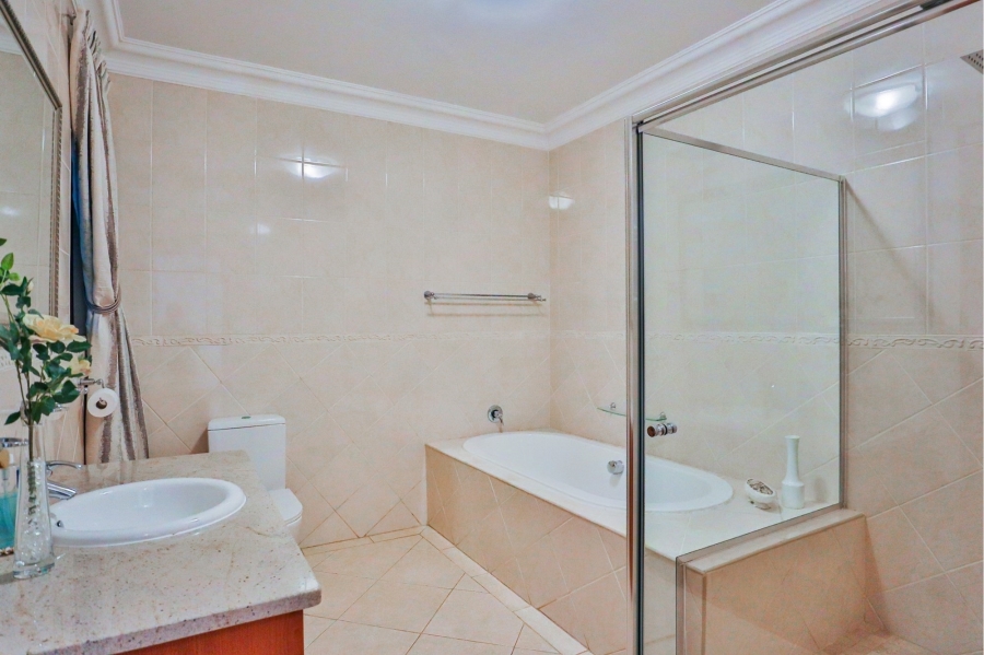 5 Bedroom Property for Sale in Xanadu Eco Park North West